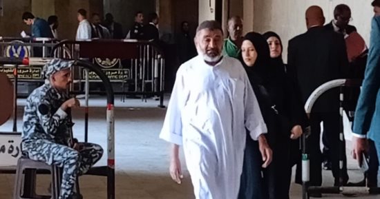 وصول أسرة طفل شبرا الخيمة لمحكمة الجنايات لحضور جلسة محاكمة المتهمين