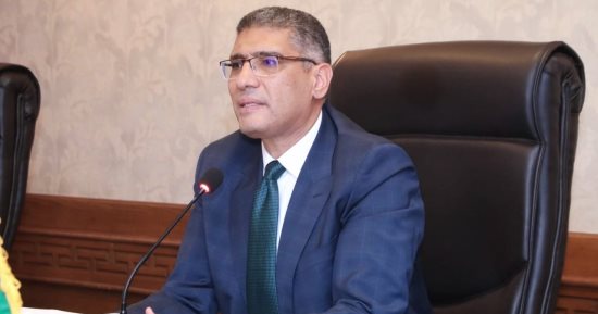 محافظ الجيزة: غلق 27 منشأة مخالفة تزاول أنشطة طبية وعلاجية دون ترخيص
