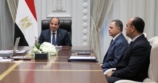 فى اجتماع ضم مدبولى ووزيرى الداخلية والكهرباء ورئيس هيئة الرقابة الإدارية.. الرئيس السيسى يبحث مواجهة التعديات والتصدي لسرقة التيار الكهربائي.. ويوجه بتكثيف العمل بالمشروعات الجاري تنفيذها في الطاقة المتجددة