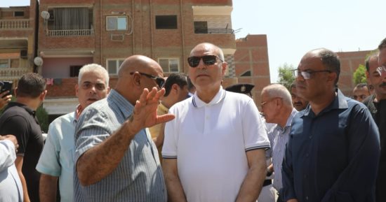محافظ القاهرة يتفقد أعمال إزالة دورين مخالفين فى حلوان