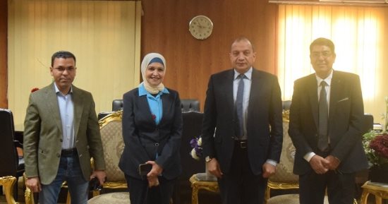 رئيس جامعة بنى سويف يستقبل وكيل وزارة الصحة لبحث التعاون بتنظيم القوافل الطبية