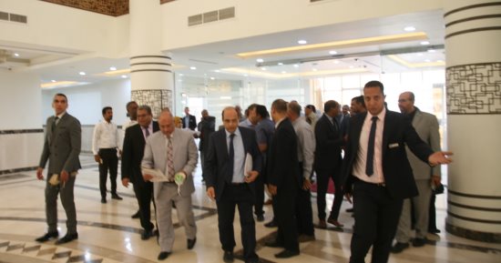 وفد من الأعلى للجامعات يتفقد برنامج الهندسة بجامعة جنوب الوادى الأهلية