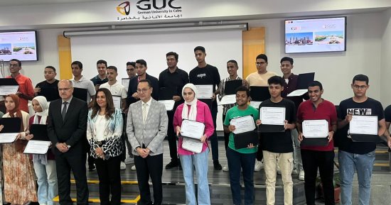 وزيرة التنمية المحلية ورئيس مجلس أمناء الجامعة الألمانية يشهدان حفل تسليم 66 منحة لأوائل الثانوية العامة