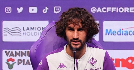 فيورنتينا يبلغ ميلان تفعيل بند التعاقد مع ياسين عدلى