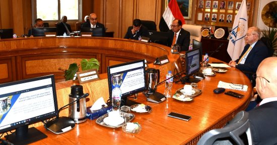 مجلس جامعة حلوان يعقد اجتماعه الدورى ويوافق على قبول تحويلات الطلاب