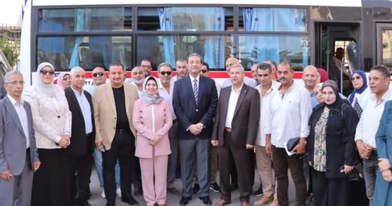 محافظ دمياط يتفقد ورش عمل الأنشطة الصيفية لإدارة دمياط التعليمية