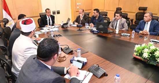 اللجنة العليا للأسر البديلة تبحث طلبات الأسر الراغبة فى كفالة أطفال