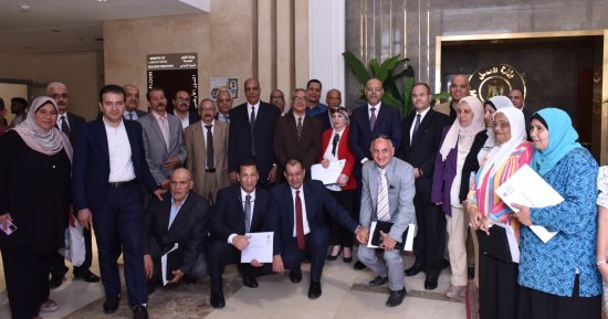 وزير العمل يشهد حفل تكريم موظفين بلغوا سن التقاعد بديوان الوزارة والمديريات