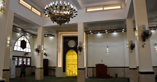 رئيس جامعة حلوان يفتتح مسجد الجامعة بعد تطويره في خطوة لتعزيز الوعي الديني