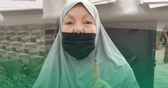 كيف أثر تغير المناخ على سير العملية الانتخابية بالجزائر؟.. ضعف الإقبال فى الظهيرة بسبب موجة الحر.. كبار السن استخدموا "الفوط"للتغلب على الحرارة.. الفيضانات عرقلت استلام محاضر المشاركة الانتخابية ببعض الولايات