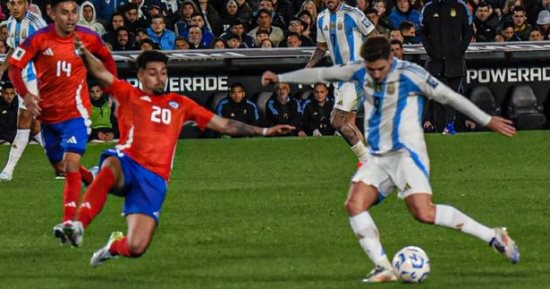 جوليان ألفاريز ينهي عقدته مع منتخب الأرجنتين