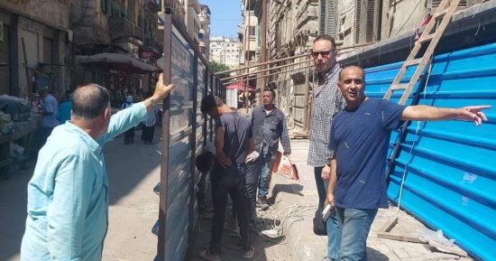 وضع سور حديدى حول مبنى سراى الحقانية بالإسكندرية خلال أعمال الترميم 