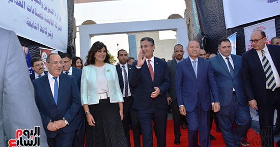 وزير التموين والتحالف الوطنى يفتتحان معرض أهلا مدارس بمنطقة السواح فى القاهرة.. صور