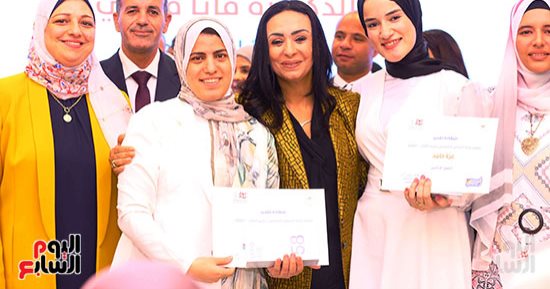 وزيرة التضامن تكرم المتفوقين من ذوي الإعاقة وتؤكد: إنشاء 220 حضانة لذوى الهمم
