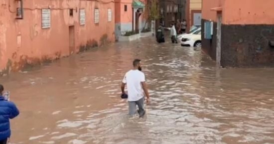 إجراءات احتواء تداعيات فيضانات المغرب مستمرة.. ومخاوف من انتشار أمراض معدية بالجنوب الشرقى.. ومطالب بتعزيز البنية التحتية بعد اختفاء بعض القرى.. وتحذير من تفاقم الخسائر مع توقع تساقط أمطار الفترة المقبلة