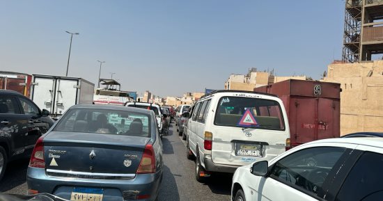 النشرة المرورية.. كثافات متوسطة للسيارات على طرق القاهرة والجيزة