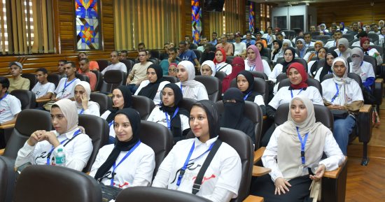 جامعة القاهرة تواصل فعاليات معسكر قادة المستقبل بمحاضرة حول مشروعات التنمية