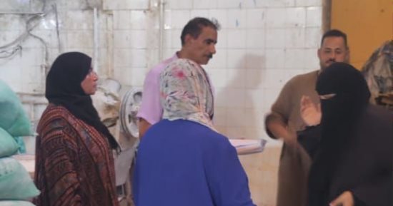 ضبط طن ونصف دقيق بلدى مدعم قبل بيعها بالسوق السوداء وتحرير 211 محضرًا بالإسماعيلية