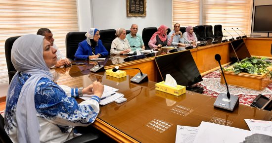 رئيس جامعة بورسعيد تبحث الاحتياجات الأساسية لتشغيل الأقسام الداخلية بمستشفى الجامعة