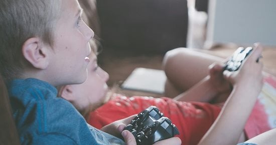 يوم ألعاب الفيديو.. اعرف أضرار إفراط الأطفال فى لعب الفيديو جيم