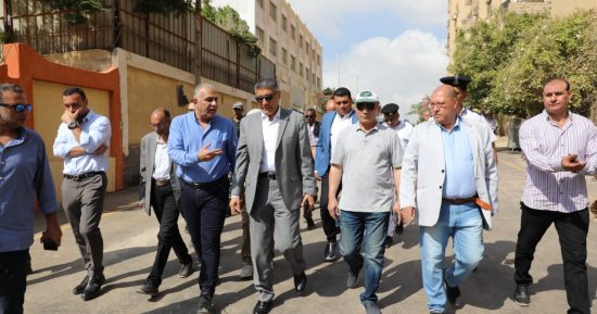 محافظ الجيزة يشهد عملية رصف شارع بحدائق الأهرام باستخدام مواد تكنولوجية حديثة