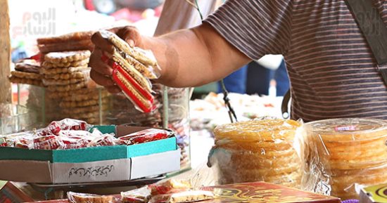 ضبط 2 طن من حلويات المولد وسكر مجهول المصدر فى حملة لتموين سوهاج