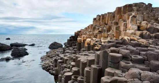 أغرب 5 تشكيلات صخرية فريدة من نوعها حول العالم.. منها ممر العمالقة