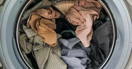 5 أشياء لا يجب غسلها إلا بالماء الساخن.. الملابس الرياضية والمناشف أبرزها