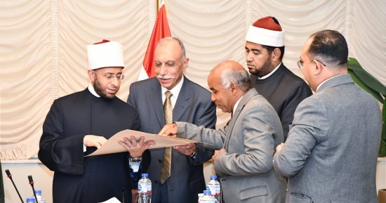 وزير الأوقاف يعقد اجتماعًا لبحث إصدار الطبعة الثانية من مصحف مصر مع مؤسسة الشمرلي
