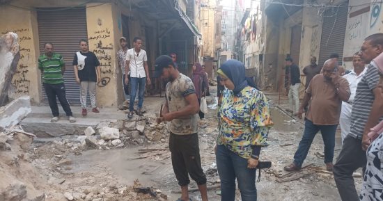 مصرع 3 أشخاص وإصابة آخر فى انهيار عقار بالورديان غرب الإسكندرية.. صور