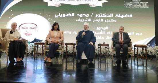 وكيل الأزهر: الشيخ الطيب داعم للمرأة ويؤمن بأهمية دورها فى التوجيه وترسيخ القيم
