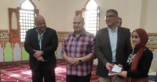 محافظ الجيزة يكرم 100 من حفظة القرآن بمركز الواحات البحرية.. فيديو