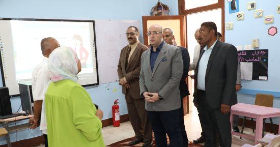 محافظ بنى سويف يتفقد استعدادات المدارس لاستقبال الطلاب فى العام الدراسى الجديد
