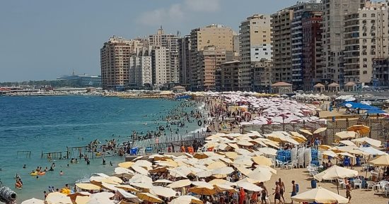 "السياحة والمصايف" بالإسكندرية: نسبة إشغال متوسطة بالجمعة الأخيرة قبل المدارس