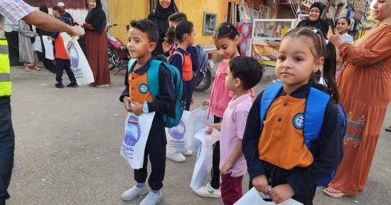 جرس الحصة ضرب.. شاهد بهجة أول أيام الدراسة في الأقصر "فيديو"