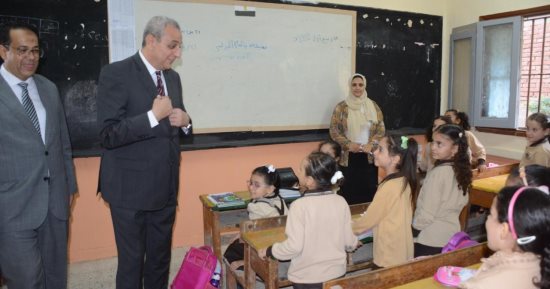 محافظ الغربية يتفقد عدداً من المدارس فى أول أيام العام الدراسى الجديد