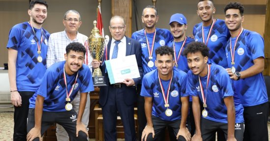 منتخب كرة القدم الخماسية بجامعة القناة يفوز بالنسخة الأولى لكأس "حياة كريمة"