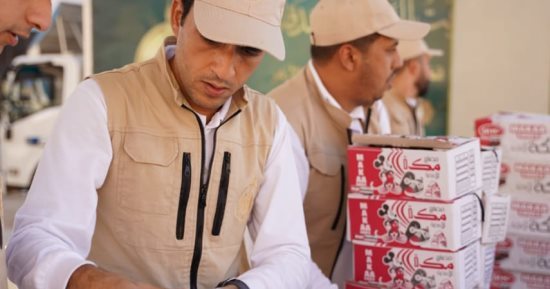 بيت الزكاة ينتهي من توزيع المستلزمات الدراسية على الطلاب الأيتام بمدن القناة