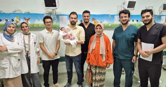 إنقاذ مولودة من انفجار قيلة عصبية بالظهر وتسرب للسائل النخاعى بمستشفى المنصورة التخصصى