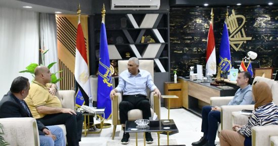 محافظ أسوان: توفير خدمة الصرف الصحى لـ100 قرية ضمن حياة كريمة