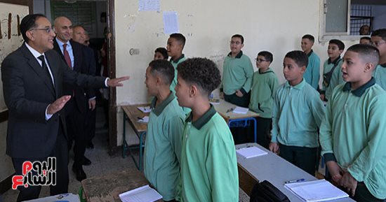 رئيس الوزراء يزور مدرسة السلام الرسمية المتميزة للغات  