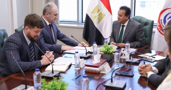 وزير الصحة يستقبل سفير بيلاروسيا بالقاهرة لبحث سبل التعاون فى القطاع الصحى