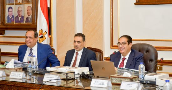 مجلس جامعة القاهرة يشكر القيادة السياسية لدعم مشروع تطوير مستشفيات قصر العينى