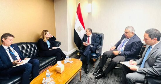 وزير الخارجية يثمن التعاون المثمر مع المنظمة الدولية للهجرة