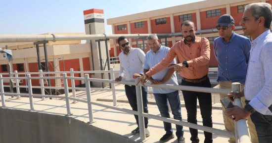 محافظ المنيا يتفقد أعمال محطة معالجة صرف صحي برطباط بمغاغة 