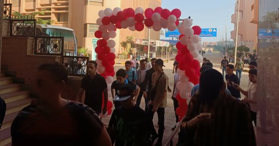 بلالين فى استقبال طلاب جامعة المنوفية بأول أيام العام الدراسى.. فيديو