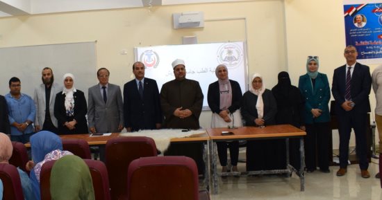 رئيس جامعة العريش يشهد استقبال طلاب طب ويؤكد توفير بيئة تعليمية داعمة للتفوق