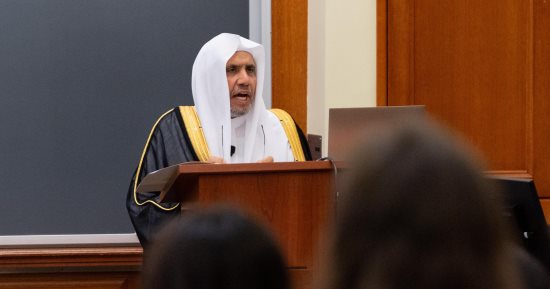 رئيس هيئة علماء المسلمين يُلقي محاضرة بجامعة هارفارد حول الدين والقانون