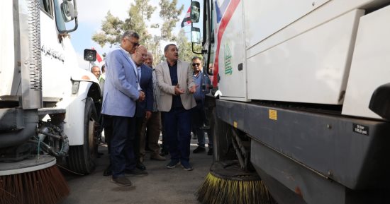 محافظ الجيزة: دعم منظومة النظافة بمعدات شفط و500 صندوق قمامة بـ26 مليون جنيه