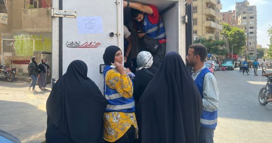 إقبال على منافذ اللحوم مخفضة السعر بالجيزة ضمن مبادرة حياة كريمة.. صور